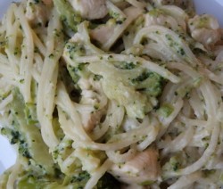 Špagete sa piletinom i brokolijem