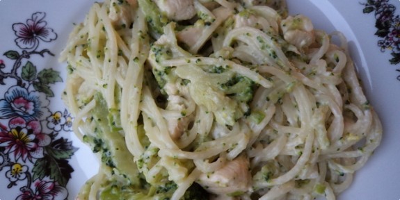 Špagete sa piletinom i brokolijem